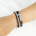 Pulsera de cuero de capas múltiples BLESSED con cruz y circonitas: un símbolo de gracia divina y alegría espiritual
