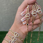 Pulsera de Filigrana de Oro de Nuestra Señora con Halo de Circonitas: Un Símbolo de Devoción Mariana y Gracia Divina