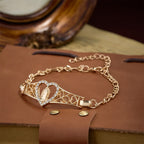 Pulsera de Filigrana de Oro de Nuestra Señora con Halo de Circonitas: Un Símbolo de Devoción Mariana y Gracia Divina