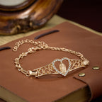 Pulsera de Filigrana de Oro de Nuestra Señora con Halo de Circonitas: Un Símbolo de Devoción Mariana y Gracia Divina
