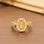 Bague Notre-Dame en or avec doubles motifs floraux et halo de zircon