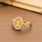 Bague Notre-Dame en or avec doubles motifs floraux et halo de zircon
