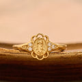 Bague Notre-Dame en Filigrane et Zircon : Emblème de Grâce Mariale et de Délicatesse