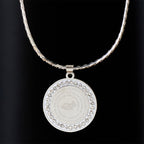 Collier avec Pendentif Mains en Prière Serties de Zircons : Emblème de l'Humilité Divine