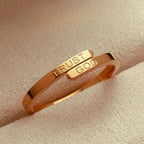 Bague à double-bande « TRUST GOD » : Fidèle compagne de la confiance divine