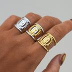 Bague Notre-Dame à triple cadre ajouré : un symbole de lumière et de dévotion divines