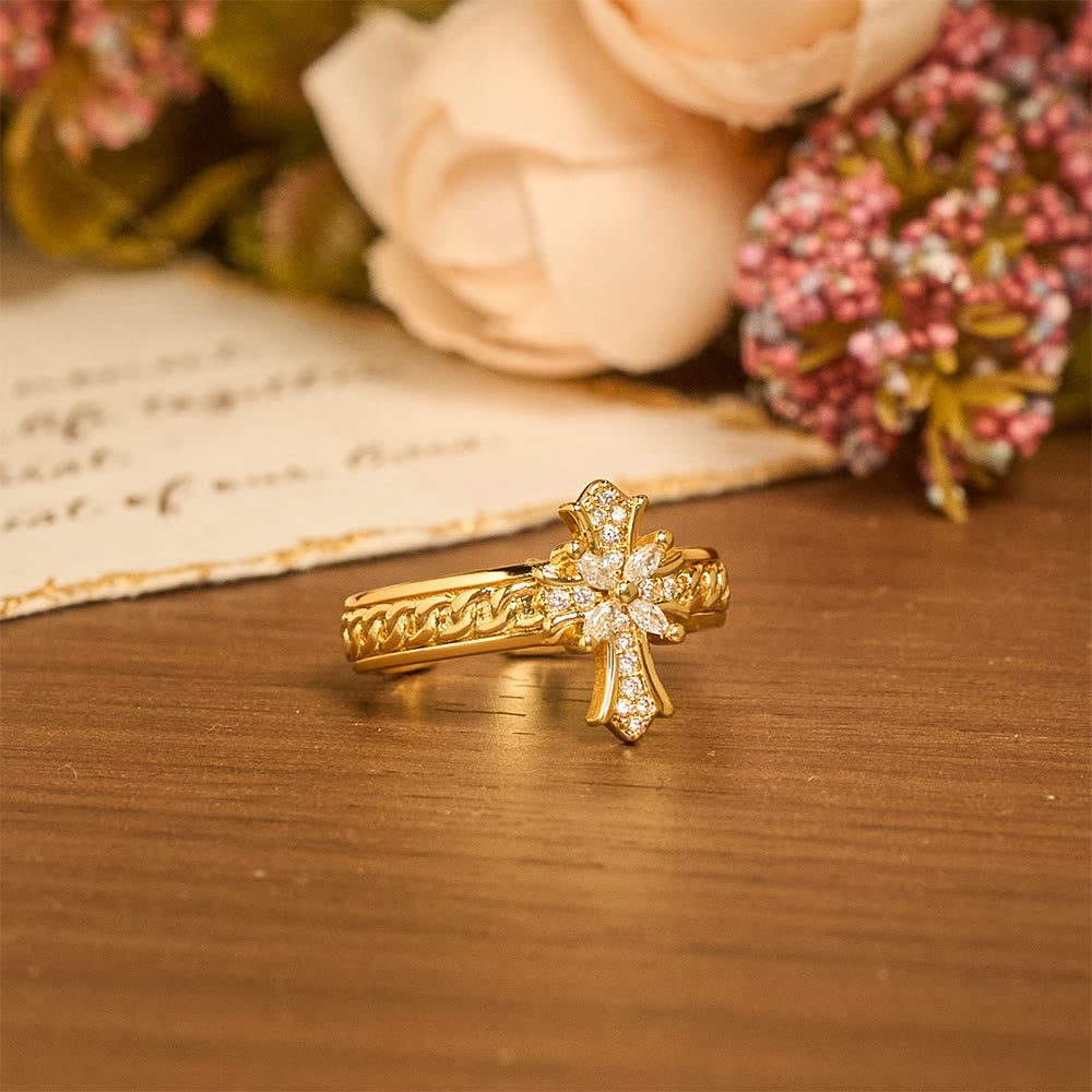 Bague sertie de zircon et émaillée de fleur de lys : emblème de pureté et de rédemption divines