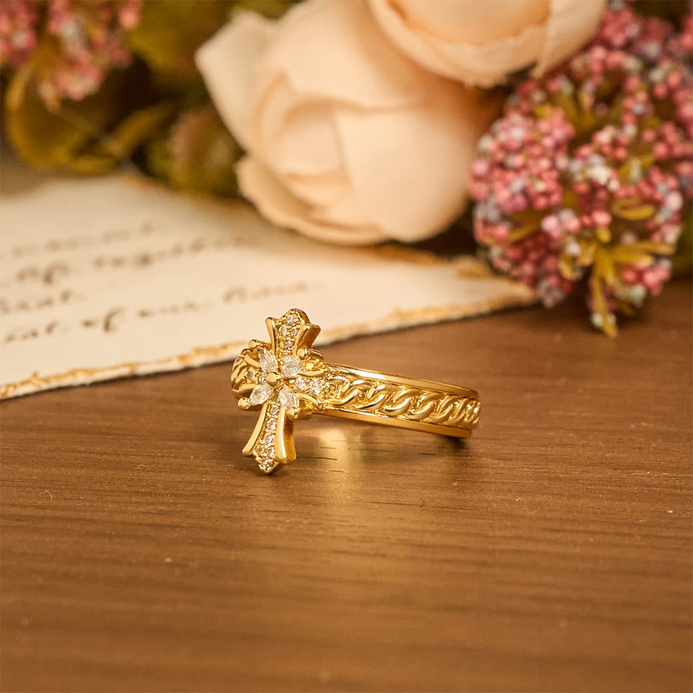 Bague sertie de zircon et émaillée de fleur de lys : emblème de pureté et de rédemption divines