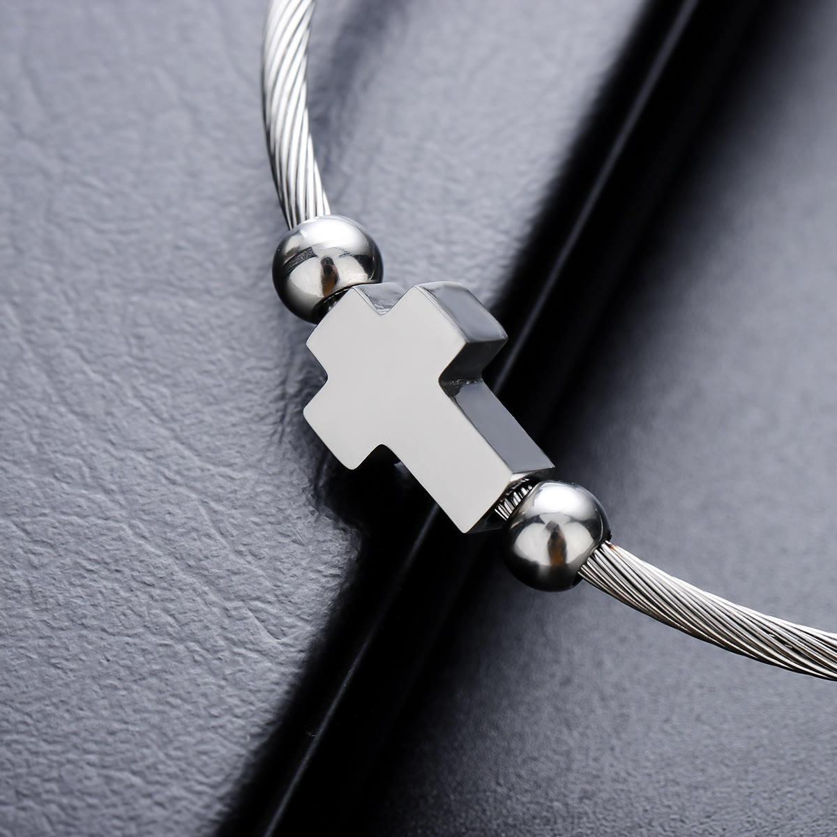 Bracelet de dévotion quotidienne avec charm Croix de Saint Benoît et Médaille Miraculeuse