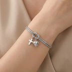 Bracelet Ajustable Nœud d'Amour Cœur Entrelacé : Emblème de Dévotion et de Grâce Divine
