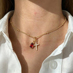 Collier pendentif croix sacrée et pierre précieuse rectangulaire : Symbole de la grâce divine et de la dévotion