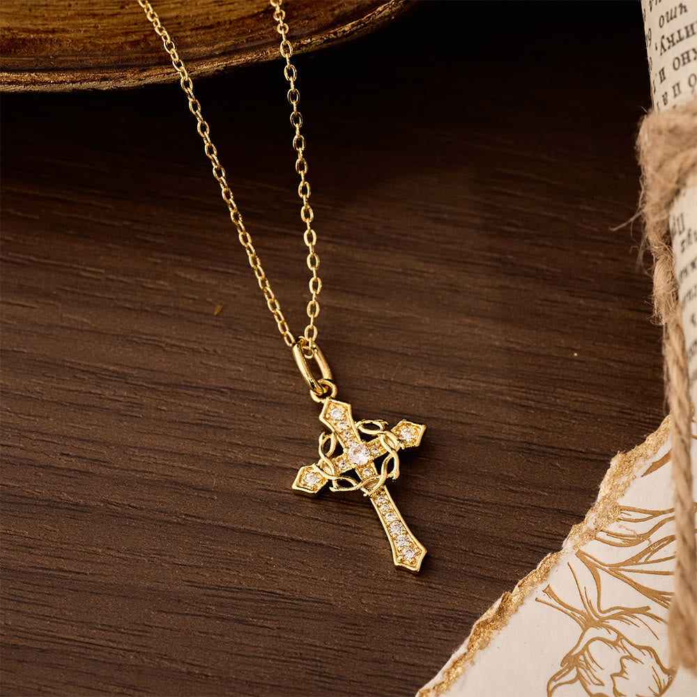 Collar con Cruz Geométrica Brillante: Un Símbolo de Esperanza Eterna y Protección Divina
