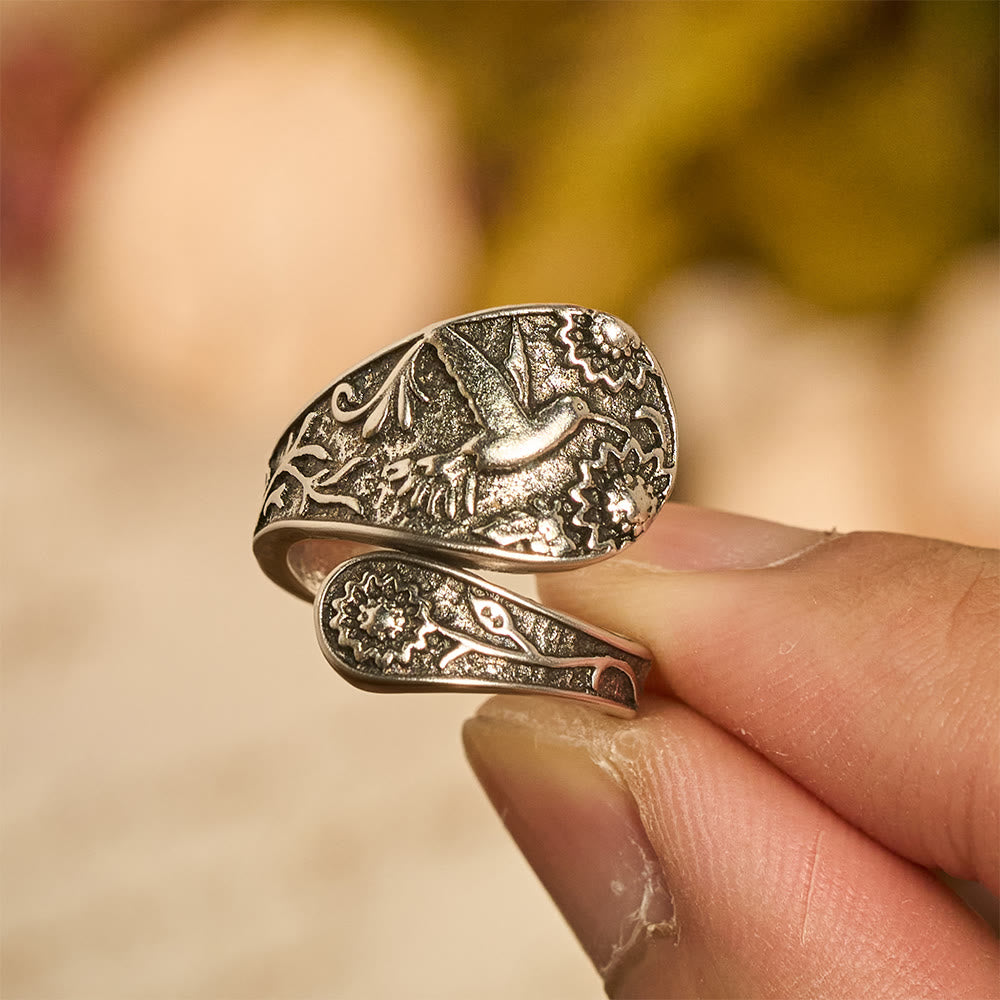 Bague ajustable colibri Esprit Saint : emblème de la grâce divine et de la joie naturelle