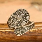 Bague ajustable colibri Esprit Saint : emblème de la grâce divine et de la joie naturelle