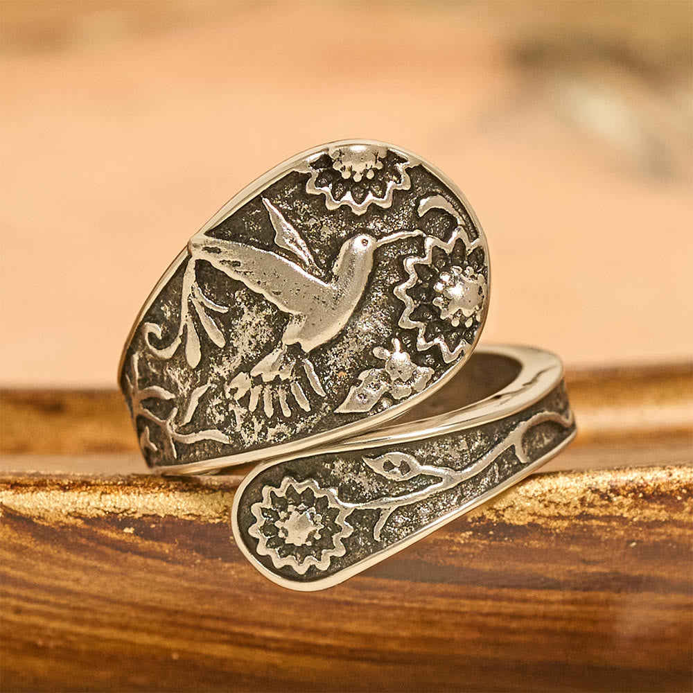 Bague ajustable colibri Esprit Saint : emblème de la grâce divine et de la joie naturelle