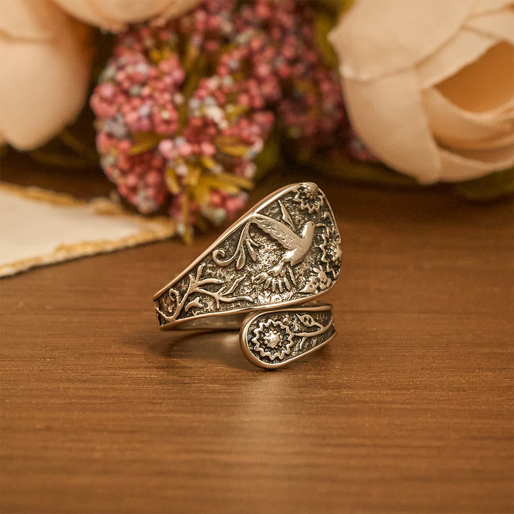 Bague ajustable colibri Esprit Saint : emblème de la grâce divine et de la joie naturelle