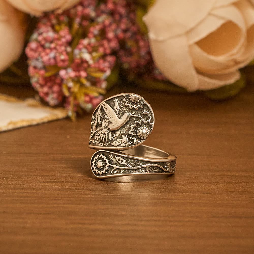 Bague ajustable colibri Esprit Saint : emblème de la grâce divine et de la joie naturelle