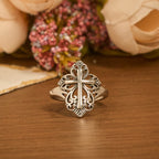 Anillo abierto con cruz de filigrana Heritage: un símbolo de devoción mariana y cuidado divino