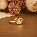Bague ouverte Cœur Élégant et Croix : Emblème de Foi Dévouée et de Guidance Divine