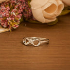 Elegante Anillo Abierto Cruz Infinito con Grabado: Emblema de Fuerza Espiritual y Guía Divina