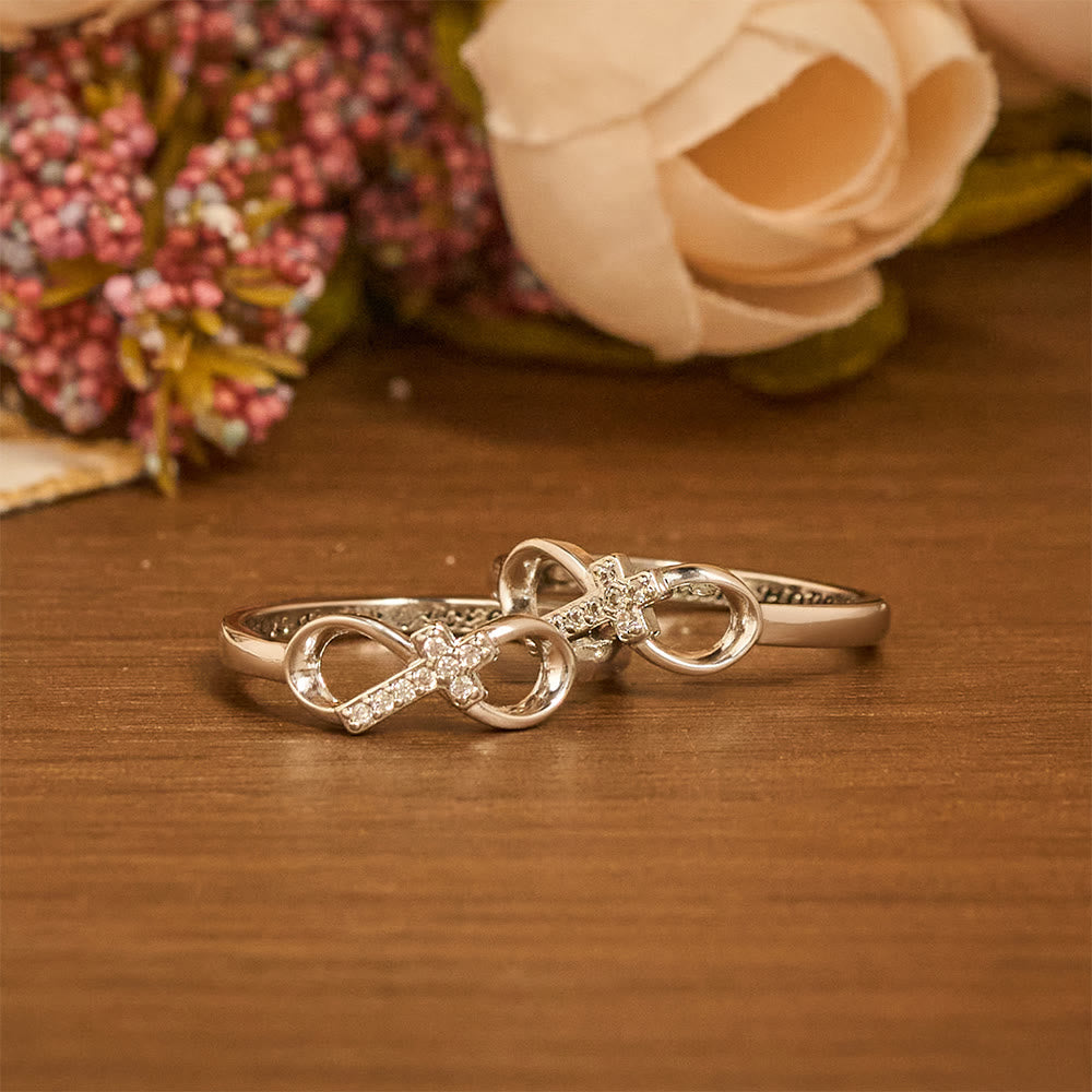 Elegante Anillo Abierto Cruz Infinito con Grabado: Emblema de Fuerza Espiritual y Guía Divina