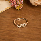 Elegante Anillo Abierto Cruz Infinito con Grabado: Emblema de Fuerza Espiritual y Guía Divina