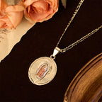 Collier Médaille Ovale de la Vierge Marie, quatre styles, éclatant : Un gage de bénédiction céleste
