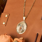 Collier Médaille Ovale de la Vierge Marie, quatre styles, éclatant : Un gage de bénédiction céleste