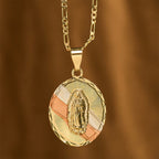 Collier Médaille Ovale de la Vierge Marie, quatre styles, éclatant : Un gage de bénédiction céleste