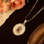 Collier Médaille Ovale de la Vierge Marie, quatre styles, éclatant : Un gage de bénédiction céleste