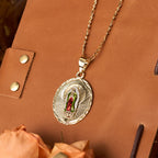Collier Médaille Ovale de la Vierge Marie, quatre styles, éclatant : Un gage de bénédiction céleste