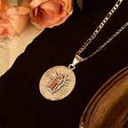 Collier Médaille Ovale de la Vierge Marie, quatre styles, éclatant : Un gage de bénédiction céleste