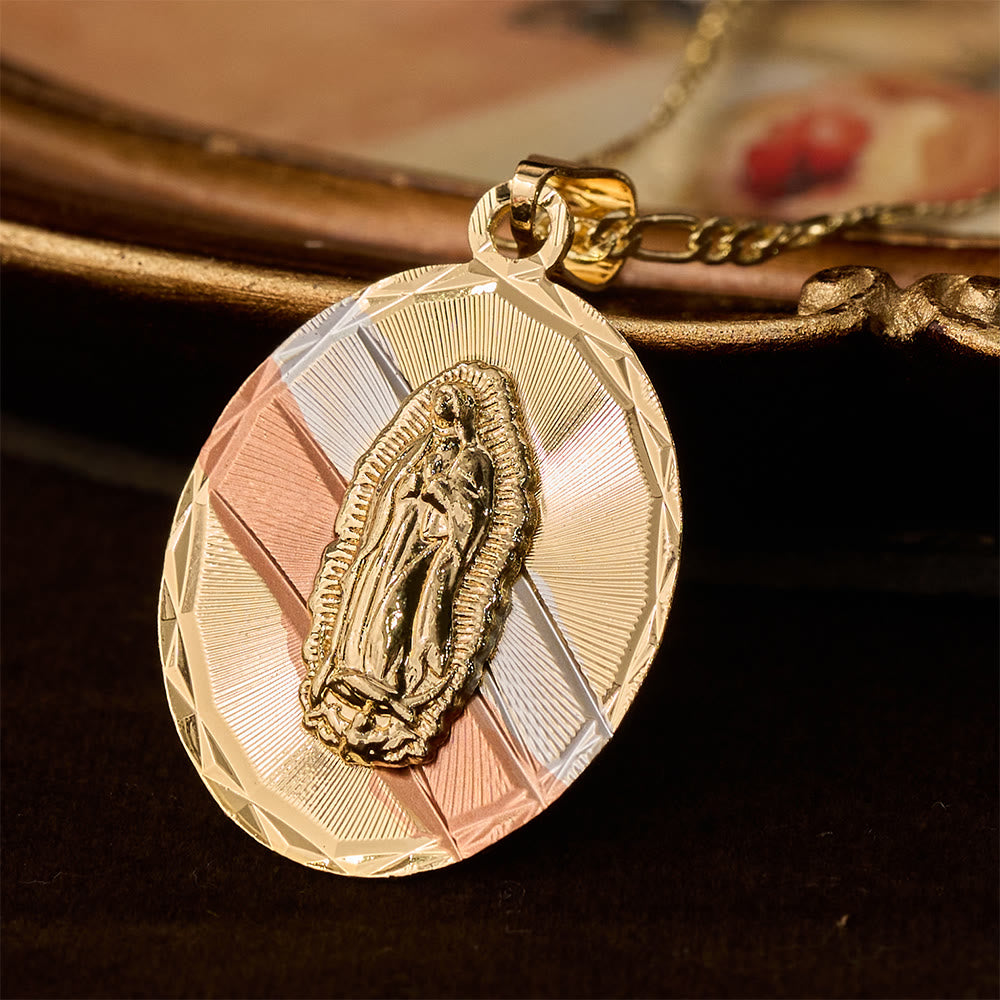 Collier Médaille Ovale de la Vierge Marie, quatre styles, éclatant : Un gage de bénédiction céleste