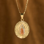 Collier Médaille Ovale de la Vierge Marie, quatre styles, éclatant : Un gage de bénédiction céleste