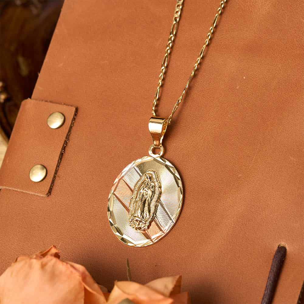 Collier Médaille Ovale de la Vierge Marie, quatre styles, éclatant : Un gage de bénédiction céleste