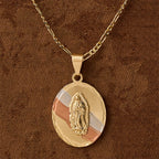 Collier Médaille Ovale de la Vierge Marie, quatre styles, éclatant : Un gage de bénédiction céleste