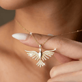 Collier Ailé Colombe du Saint-Esprit Scintillant : Emblème de la Guidance Divine