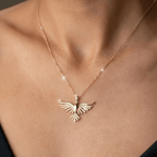 Collier Ailé Colombe du Saint-Esprit Scintillant : Emblème de la Guidance Divine