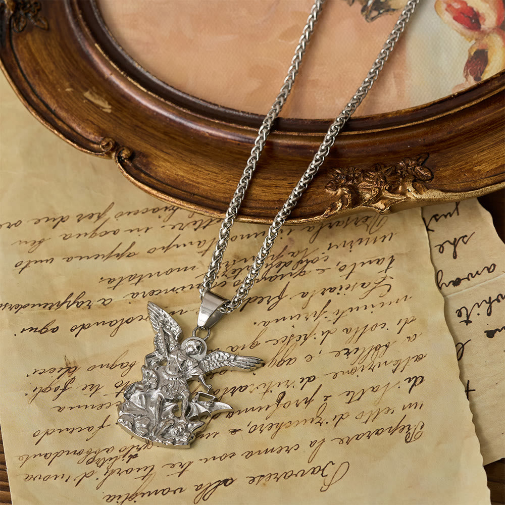 Collier avec pendentif Archange Saint Michel bicolore : Emblème de protection divine