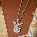 Collier avec pendentif Archange Saint Michel bicolore : Emblème de protection divine