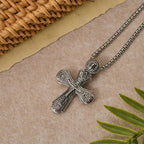 Pendentif Croix Orthodoxe : Emblème de Rédemption et de Dévotion Sacrée