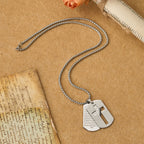 Collar con colgante de placa de identificación con la cruz y el padrenuestro: emblema de gracia divina y fe