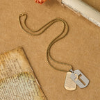 Collar con colgante de placa de identificación con la cruz y el padrenuestro: emblema de gracia divina y fe