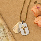 Collar con colgante de placa de identificación con la cruz y el padrenuestro: emblema de gracia divina y fe