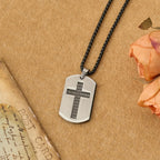 Collar con colgante de placa de identificación con la cruz y el padrenuestro: emblema de gracia divina y fe