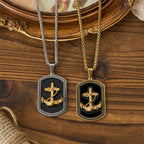 Collar con colgante de placa de identificación con llave griega y cruz ancla: emblema de fe y esperanza inquebrantable