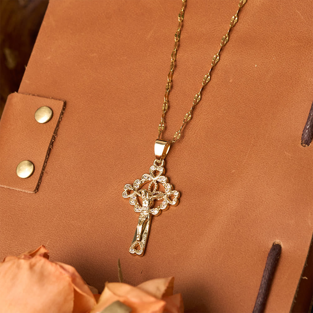 Pendentif Clé Crucifix Incrusté de CZ : Emblème de la Grâce Rédemptrice et de la Foi