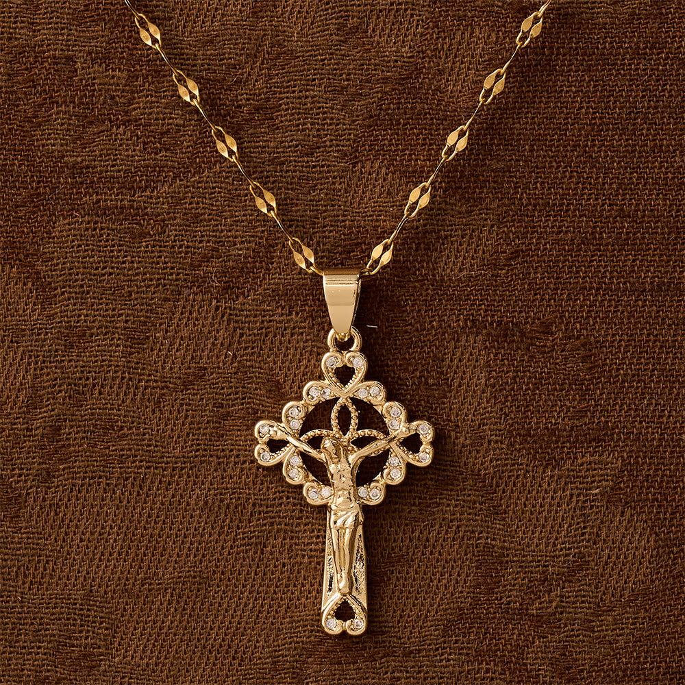 Pendentif Clé Crucifix Incrusté de CZ : Emblème de la Grâce Rédemptrice et de la Foi