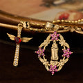 Parure collier Notre-Dame ornée et croix ailée : Emblème de protection spirituelle