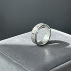 Anillo giratorio con cruz, alivia el estrés: Emblema de fe inquebrantable
